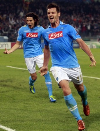 中表现得极 中表现得极