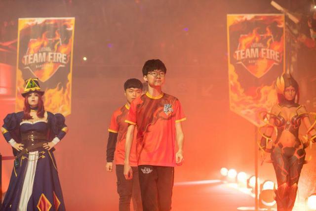 群默默无闻 群默默无闻